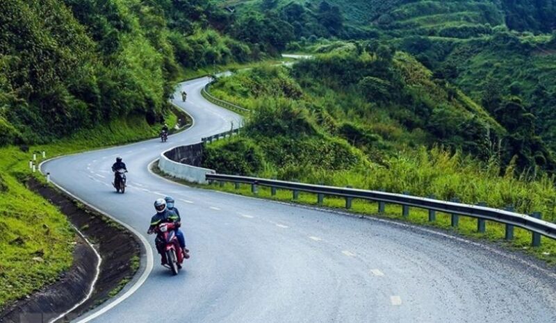 Top 10 most beautiful roads in Vietnam for motorbike riders 6