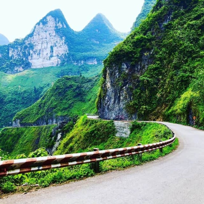 Top 10 most beautiful roads in Vietnam for motorbike riders 9