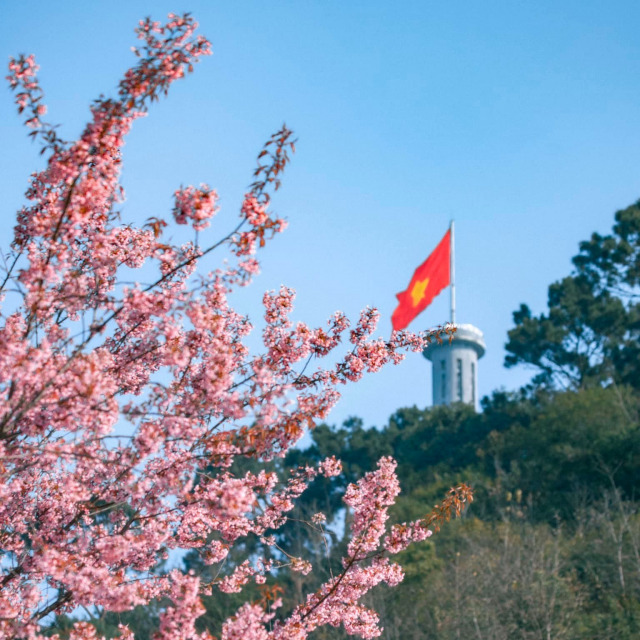 what is the best season to visit the lung cu flagpole